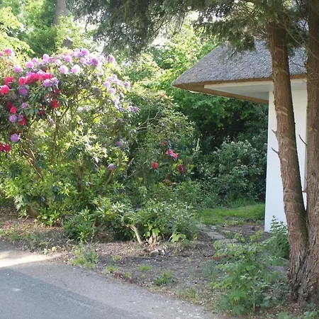 In Mit Grossem Garten By Interhome بيت للعطل *