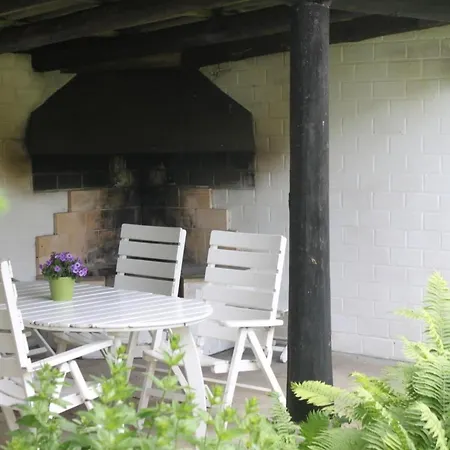 بيت للعطل In Mit Grossem Garten By Interhome
