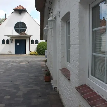 بيت للعطل In Mit Grossem Garten By Interhome *